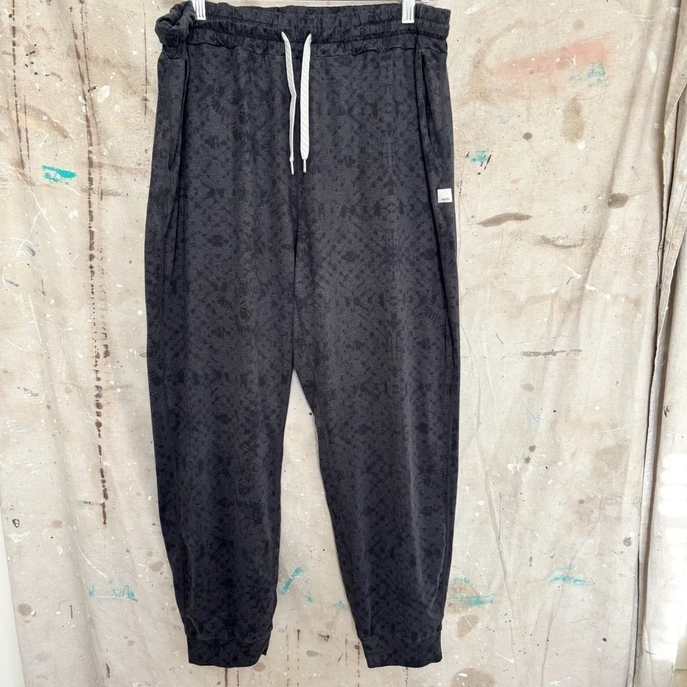 Vuori Performance Jogger in Charcoal Shibori